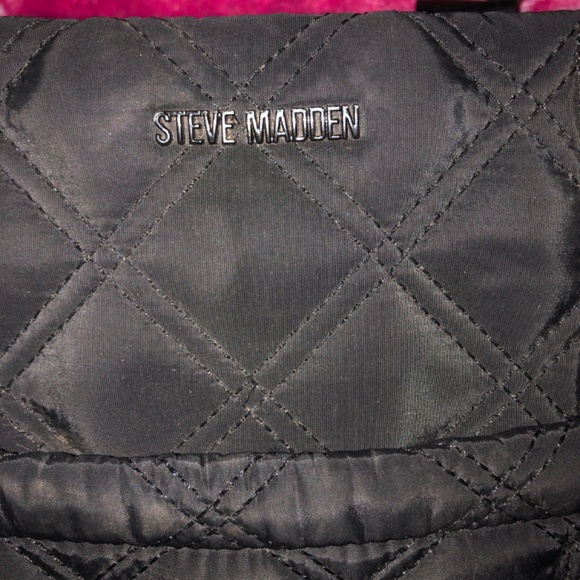 Black quilted Steve Madden tote bag, 19 x 12 “ - Picture 4 of 10